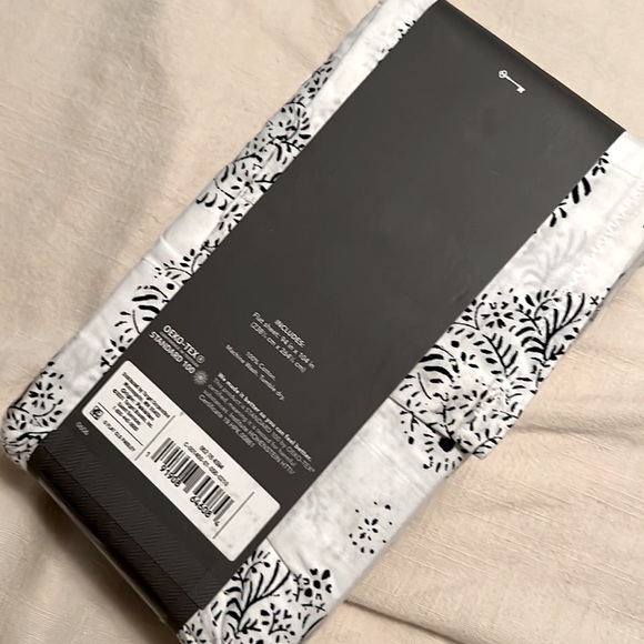 Threshold™ 300 Thread Count Ultra Soft Flat Sheet - Queen - Picture 5 of 6